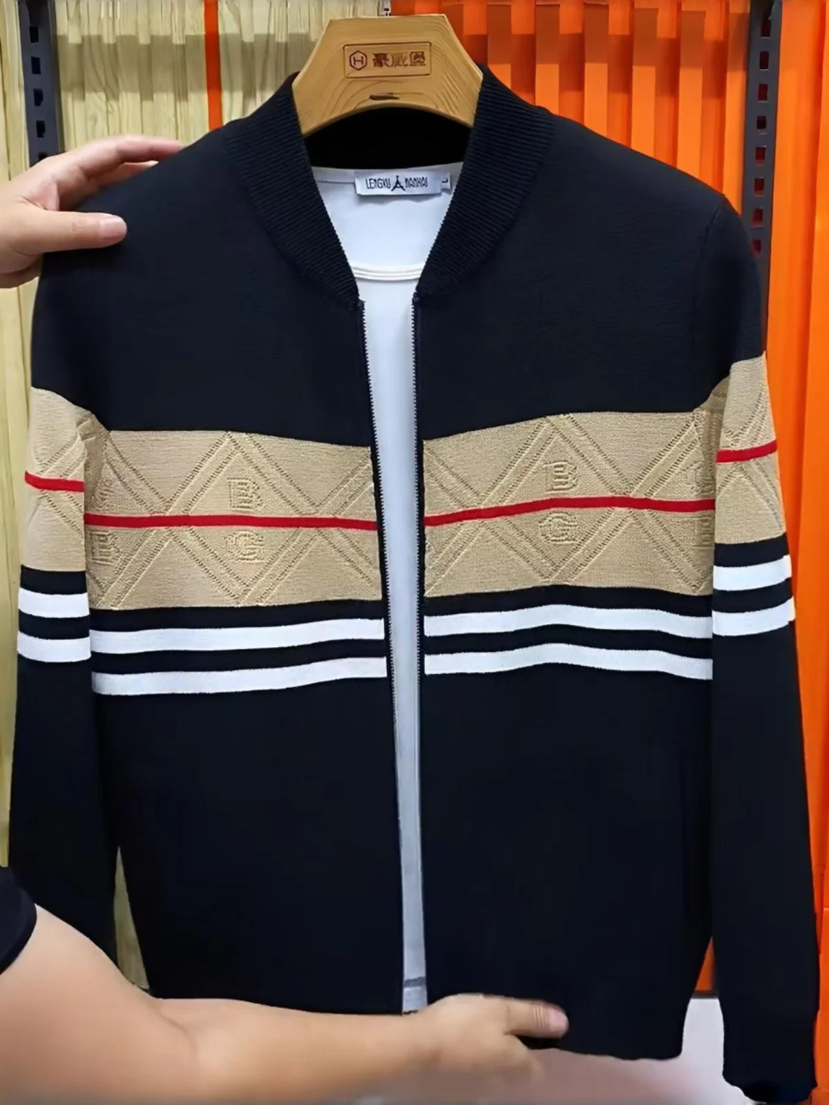 Мужская вязаная куртка с воротником-бомбером, удобная посадка, модный трендовый трикотаж, верхняя одежда для осеннего сезона, повседневный стиль
Мужская вязаная куртка с воротником-бомбером, удобная посадка, модный трендовый трикотаж, верхняя одежда для осеннего сезона, повседневный стиль