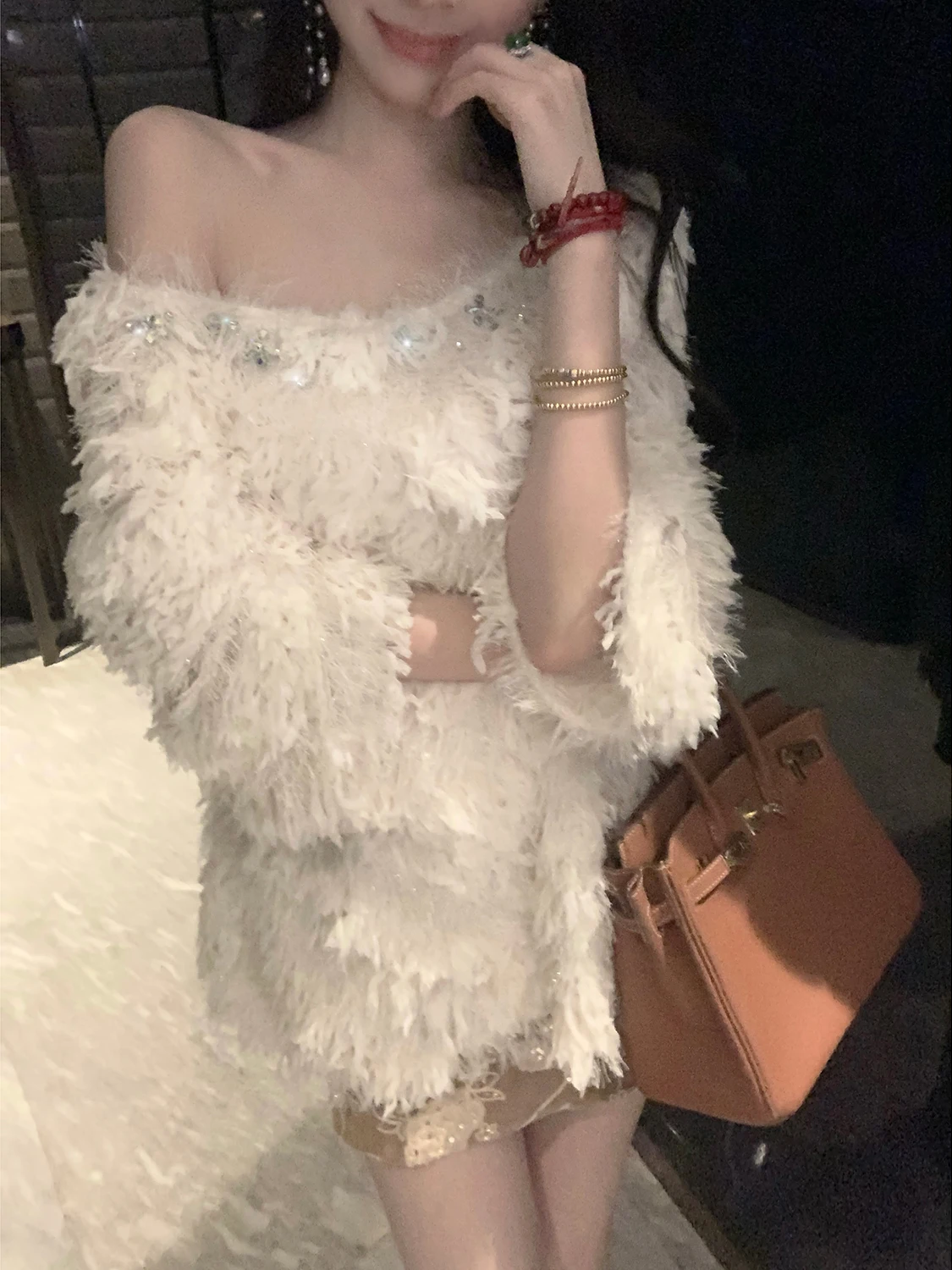 Женский свитер оверсайз Sun Ya: мягкий, повседневный, с длинными рукавами, трикотажный, удобный, свободного кроя, модный, с текстурой перьев
Женский свитер оверсайз Sun Ya: мягкий, повседневный, с длинными рукавами, трикотажный, удобный, свободного кроя, модный, с текстурой перьев