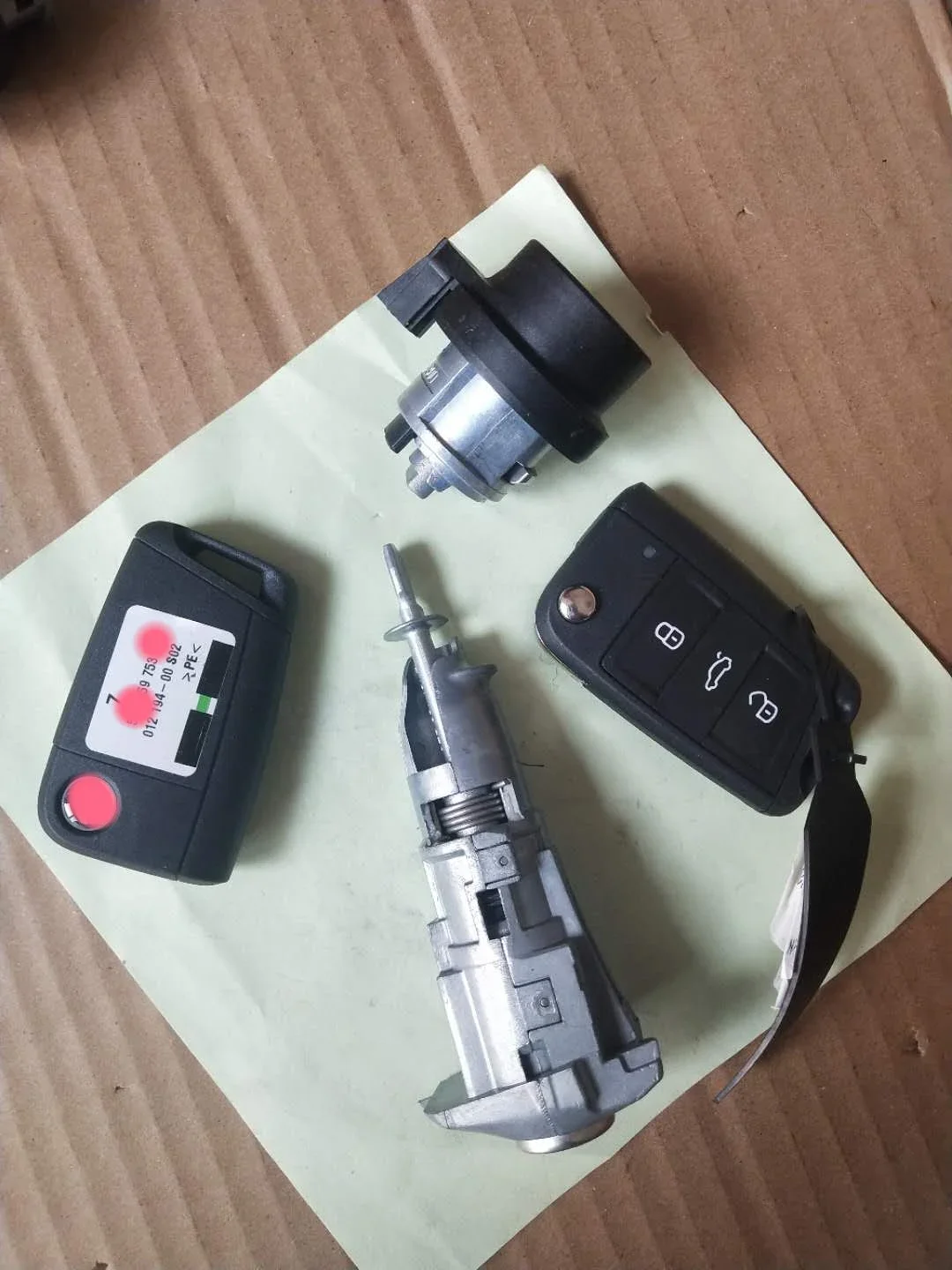 For SKODA Octavia Car Remote Control Door Ignition Lock core Replacement With Smart remote key
For SKODA Octavia Car Remote Control Door Ignition Lock core Replacement With Smart remote key