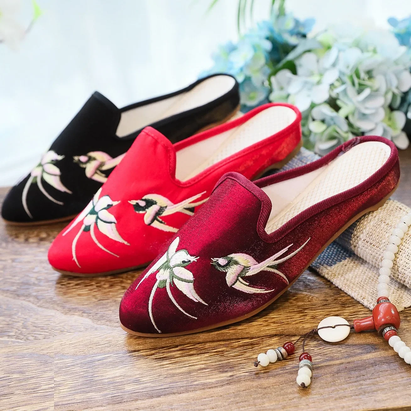 Women Embroider Bird Satin Half Slippers Summer Lady Shoes Flat Classic Home Slippers
Women Embroider Bird Satin Half Slippers Summer Lady Shoes Flat Classic Home Slippers