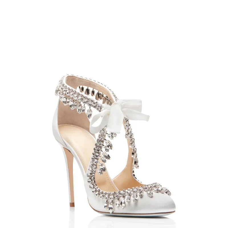 Spring and summer pointed scalp rhinestone chain ribbon wedding shoes fine high-heeled banquet dress large size women's shoes
Spring and summer pointed scalp rhinestone chain ribbon wedding shoes fine high-heeled banquet dress large size women's shoes