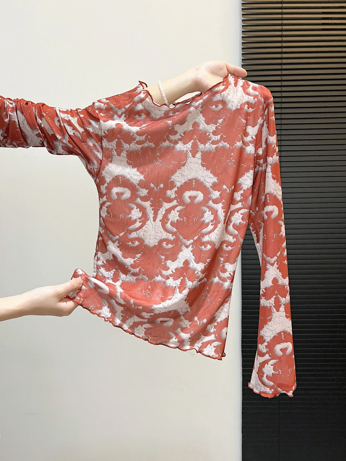 Summer New Style Women's Long Sleeve T-Shirt Korean Version Straight Cut Print Gauze Self-Keeping Ear Print Double Layer
Summer New Style Women's Long Sleeve T-Shirt Korean Version Straight Cut Print Gauze Self-Keeping Ear Print Double Layer