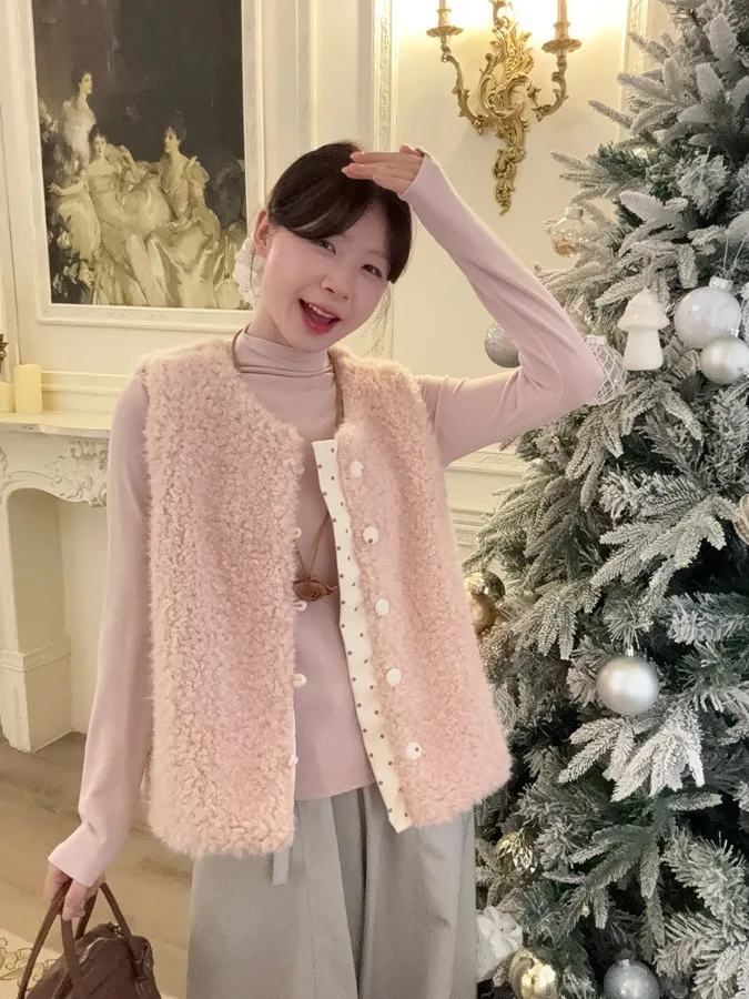 plus Size Sweet Korean Style Lamb Fur Polka Dot Vest Jacket Women's New Autumn Winter Faux Leather Warm Layering Top for plus...
plus Size Sweet Korean Style Lamb Fur Polka Dot Vest Jacket Women's New Autumn Winter Faux Leather Warm Layering Top for plus...