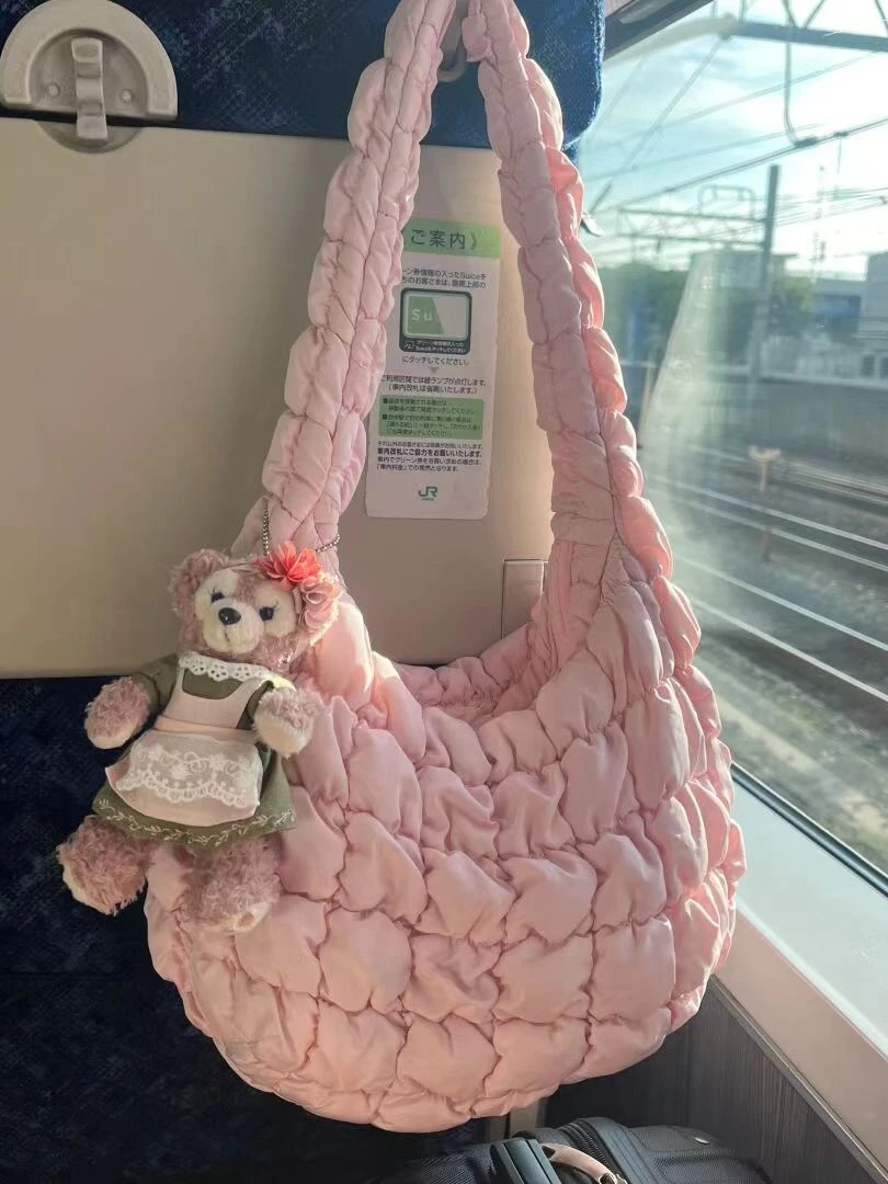 Сумка Cloud Bag, осень-зима 2023, новая модная сумка на пуху с хлебом, большая сумка Capaci Pink Sli, универсальная сумка для подмышек с морщинами
Сумка Cloud Bag, осень-зима 2023, новая модная сумка на пуху с хлебом, большая сумка Capaci Pink Sli, универсальная сумка для подмышек с морщинами