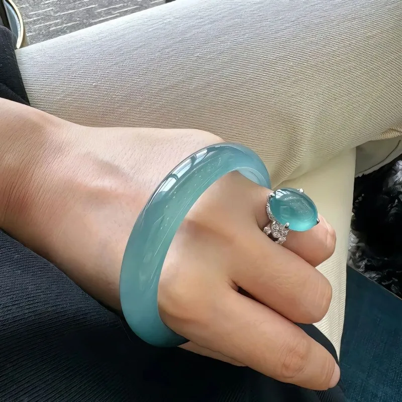 New Natural Ice Transparent Blue Clear Agate Chalcedony Bracelet for Women
New Natural Ice Transparent Blue Clear Agate Chalcedony Bracelet for Women