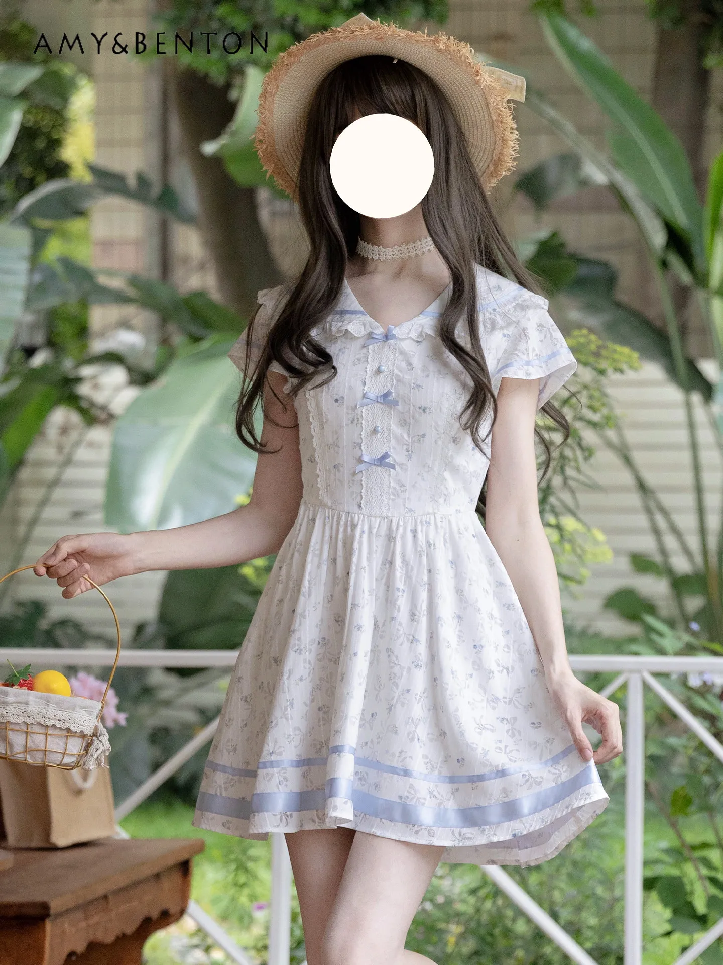 2026 Summer Sweet Gentle Japanese Mori Girl Style Doll Collar Floral Bow Lace Short White Daily Mini Dress for Women
2026 Summer Sweet Gentle Japanese Mori Girl Style Doll Collar Floral Bow Lace Short White Daily Mini Dress for Women