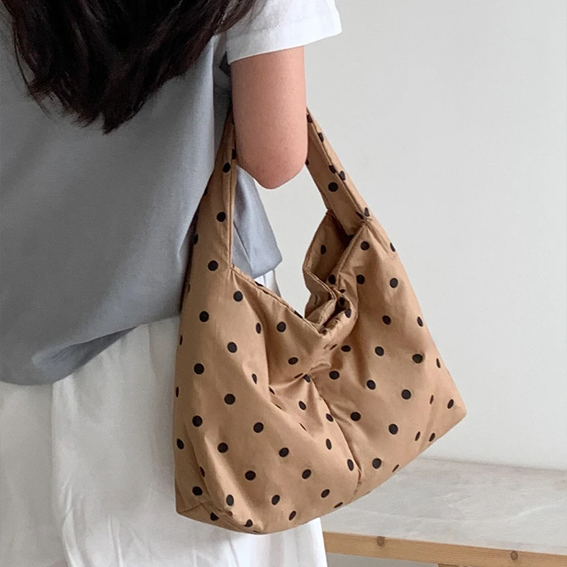 Casual Simple Polka Dots Handbag, Korean Double-Sided Shoulder Bag, Fashionable Large Capacity Commuting Bag Tote Bag
Casual Simple Polka Dots Handbag, Korean Double-Sided Shoulder Bag, Fashionable Large Capacity Commuting Bag Tote Bag