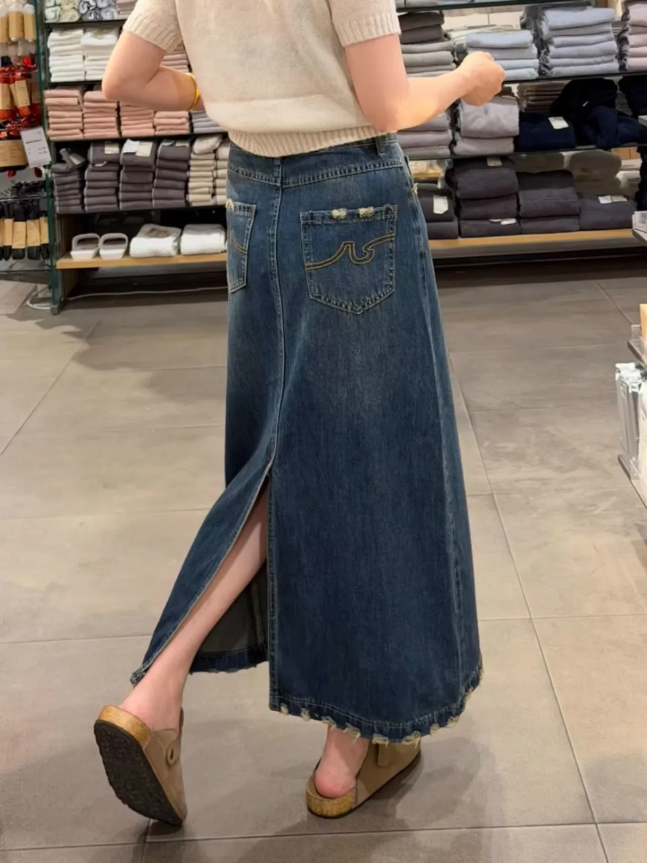 Raw Edge Pocket Embroidered A-line Denim Half Skirt for Women's Spring Summer New Design Sense Split Versatile Cowboy Midskirts
Raw Edge Pocket Embroidered A-line Denim Half Skirt for Women's Spring Summer New Design Sense Split Versatile Cowboy Midskirts