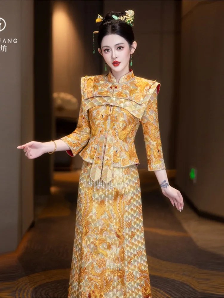 Dragon and phoenix gown bride's wedding Chinese-style dress heavy industry toasting
Dragon and phoenix gown bride's wedding Chinese-style dress heavy industry toasting