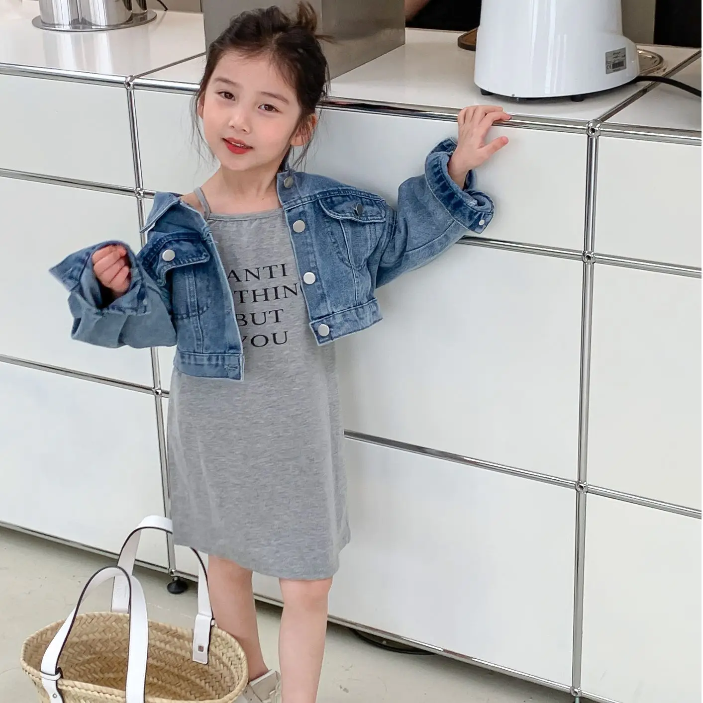 Girls Suit Short Denim Long Sleeve Jacket with Suspenders Letter Long Skirt 23 Spring/summer Autumn New Style
Girls Suit Short Denim Long Sleeve Jacket with Suspenders Letter Long Skirt 23 Spring/summer Autumn New Style