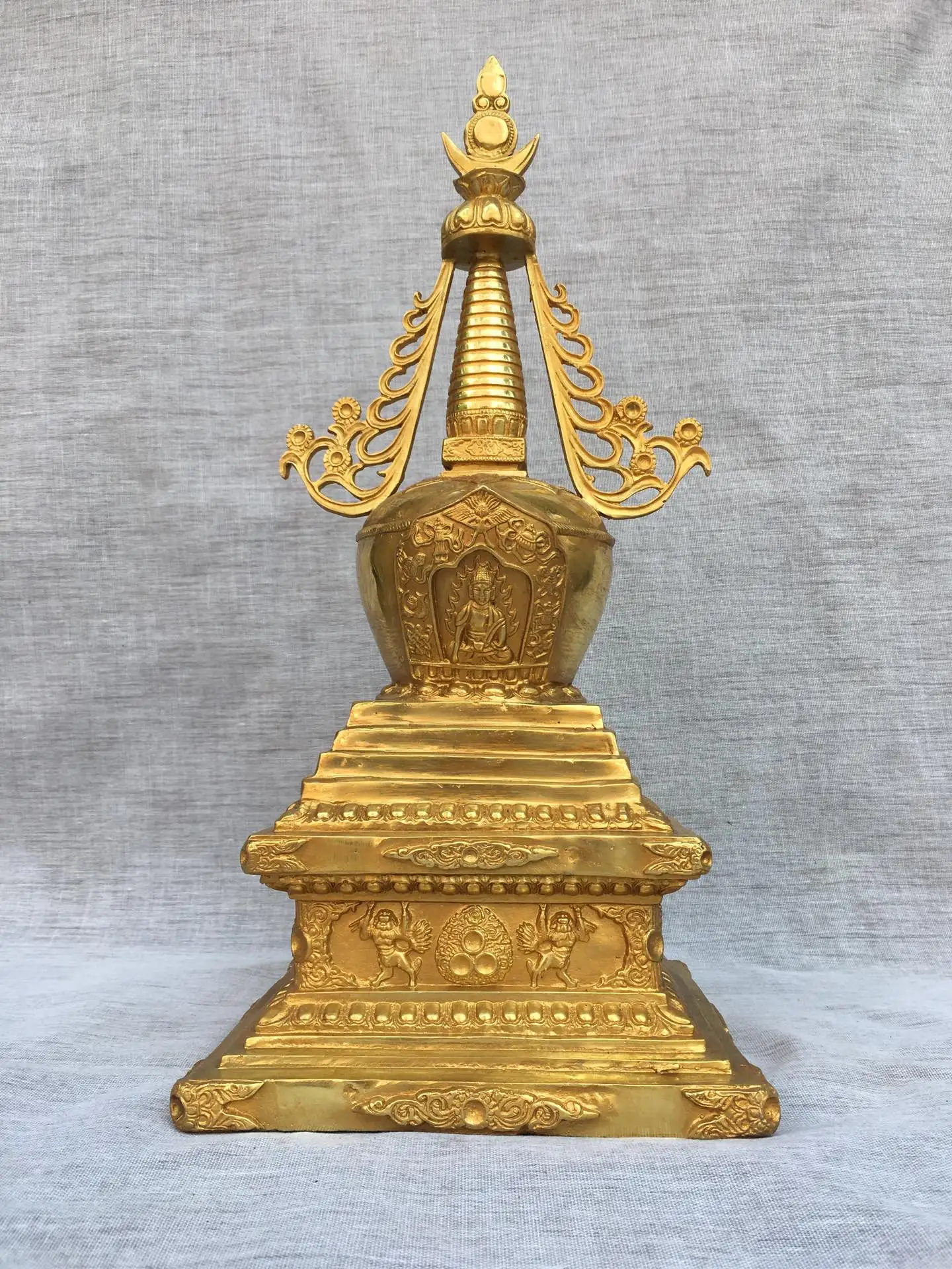 17"Old Xizang Folk Collection Old Bronze Gilded Cinnabar Shakyamuni Buddha Pagoda stupa Worship Hall Town house Exorcism 
17"Old Xizang Folk Collection Old Bronze Gilded Cinnabar Shakyamuni Buddha Pagoda stupa Worship Hall Town house Exorcism