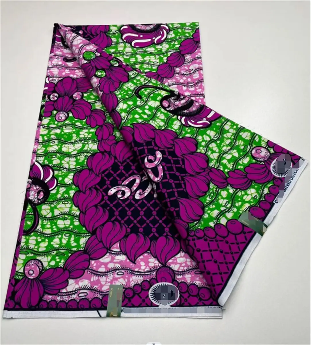 New African Wax Print Fabric 2024 Fashion Ankara Wax Tissu Cotton Soft Design Women Pagne Nigeria Wax Fabric
New African Wax Print Fabric 2024 Fashion Ankara Wax Tissu Cotton Soft Design Women Pagne Nigeria Wax Fabric