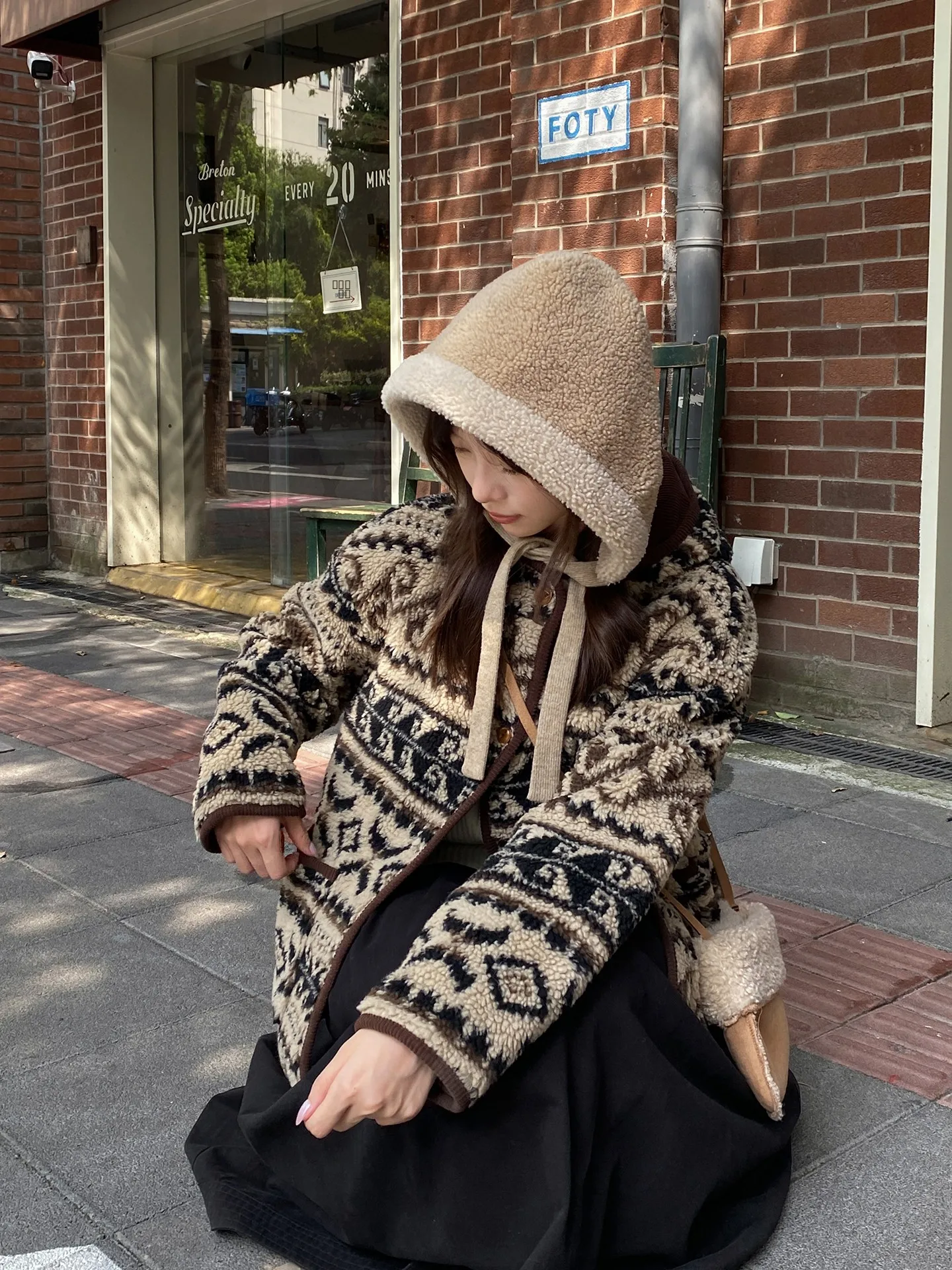 Женская утепленная куртка Milk Rabbit Pl с капюшоном из хлопка и искусственного меха ягненка, осенняя коллекция 2025, новинка, с длинными рукавами
Женская утепленная куртка Milk Rabbit Pl с капюшоном из хлопка и искусственного меха ягненка, осенняя коллекция 2025, новинка, с длинными рукавами