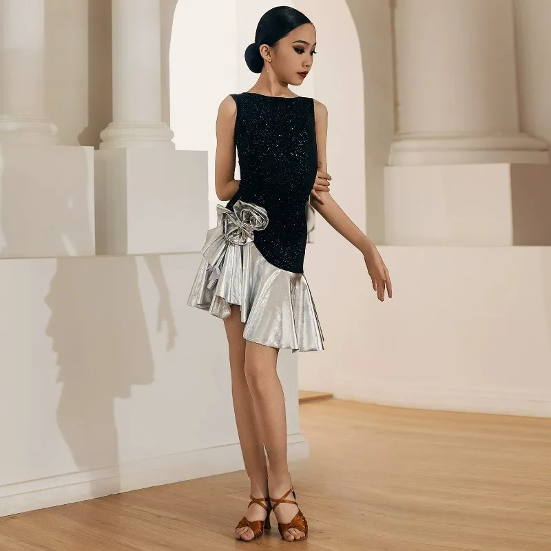 New Latin dance costumes sprinkled with gold fabrics Children's dance beautiful back dress performance practice clothing
New Latin dance costumes sprinkled with gold fabrics Children's dance beautiful back dress performance practice clothing