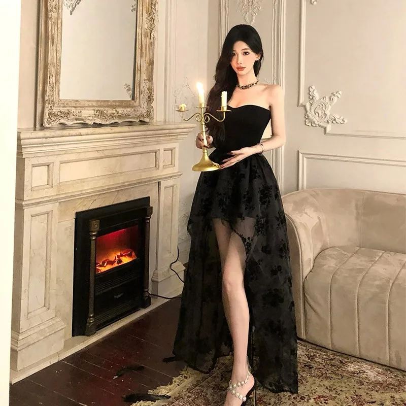 Black strapless puffy dress with an irregular organza embroidery fishbone corset shorter front and longer back
Black strapless puffy dress with an irregular organza embroidery fishbone corset shorter front and longer back