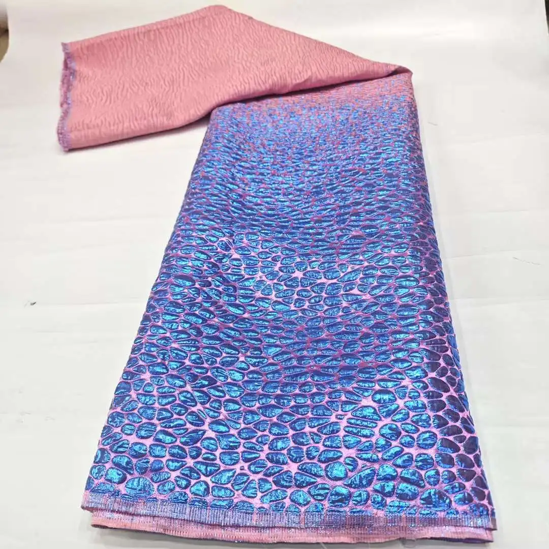 2024 High Quality African Jacquard Brocade Lace Fabric French Tulle Lace Embroidery Gold line Sewing For French Tulle Dress HD
2024 High Quality African Jacquard Brocade Lace Fabric French Tulle Lace Embroidery Gold line Sewing For French Tulle Dress HD