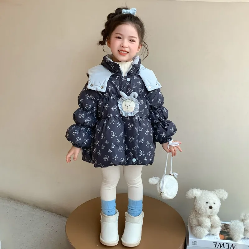 Хлопковая одежда с цветочным принтом для девочек, хлопковые куртки, осень и зима 202, новая детская корейская модная верхняя одежда для маленьких девочек
Хлопковая одежда с цветочным принтом для девочек, хлопковые куртки, осень и зима 202, новая детская корейская модная верхняя одежда для маленьких девочек