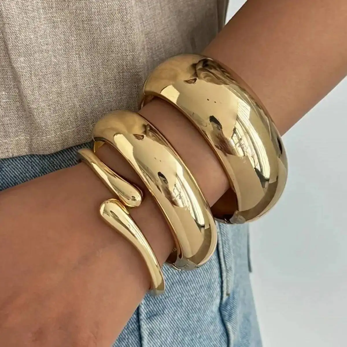 Hip Hop Glossy Heavy Metal Chunky Bracelets 3 Styles for Women Men Punk Gold Color Spring Arm Jewelry for Daily Use
Hip Hop Glossy Heavy Metal Chunky Bracelets 3 Styles for Women Men Punk Gold Color Spring Arm Jewelry for Daily Use