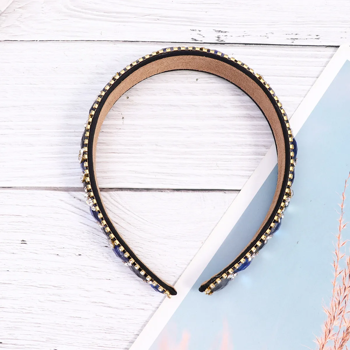 Crystal Hair Hoop Rhinestone Headband Simple Creative Headdress Lightweight Women Headwear for Parties Photo Shoots Daily
Crystal Hair Hoop Rhinestone Headband Simple Creative Headdress Lightweight Women Headwear for Parties Photo Shoots Daily