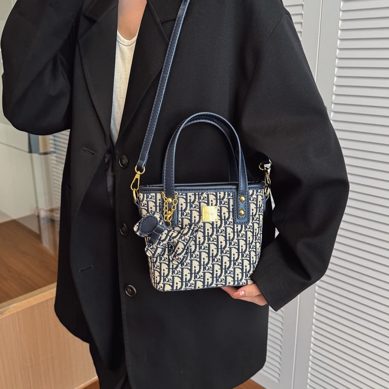 Elegant Women Luxury Leather Classic Crossbody Bag Designer Shoulder Tote Handbag For Trendy Everyday Looks
Elegant Women Luxury Leather Classic Crossbody Bag Designer Shoulder Tote Handbag For Trendy Everyday Looks