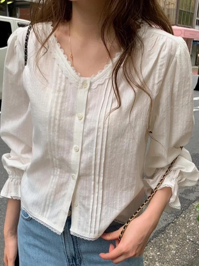 Faionable Lace Trim irt Women's Early Autumn ort Bell Sve V-ne Single Button Korean Sle Long Sve Waist-cinched
Faionable Lace Trim irt Women's Early Autumn ort Bell Sve V-ne Single Button Korean Sle Long Sve Waist-cinched