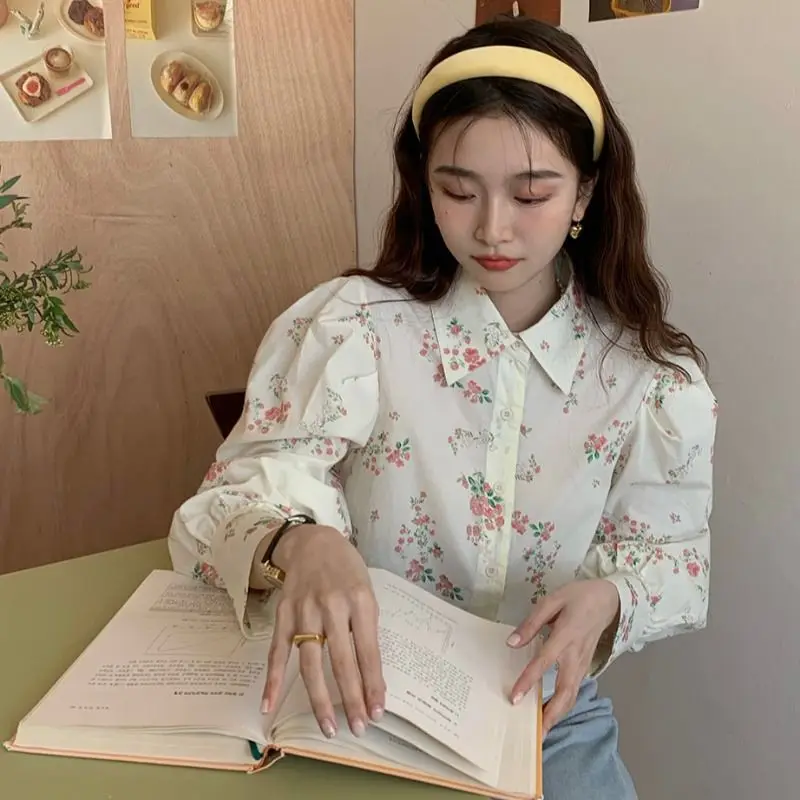 Femme Spring Summer Korean Fashion Button Printing Polo Collar Women Shirts Fashionable Young Style Cotton Long Sleeve Cardigan
Femme Spring Summer Korean Fashion Button Printing Polo Collar Women Shirts Fashionable Young Style Cotton Long Sleeve Cardigan