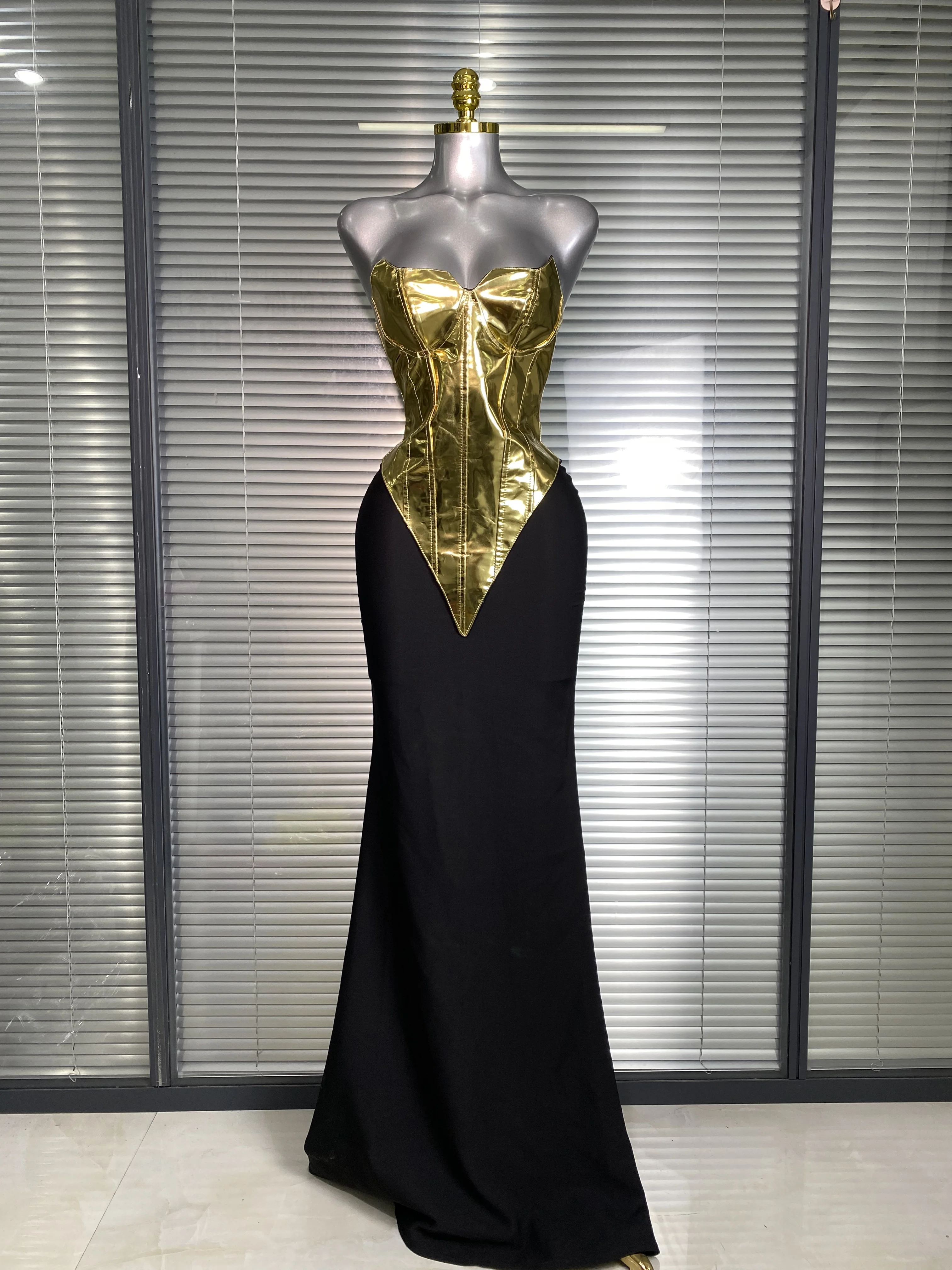 Summer New Women Sexy Strapless Split Gold Two Piece Set Celebrity INS Evening Party Maxi Skirt Suit Dress
Summer New Women Sexy Strapless Split Gold Two Piece Set Celebrity INS Evening Party Maxi Skirt Suit Dress