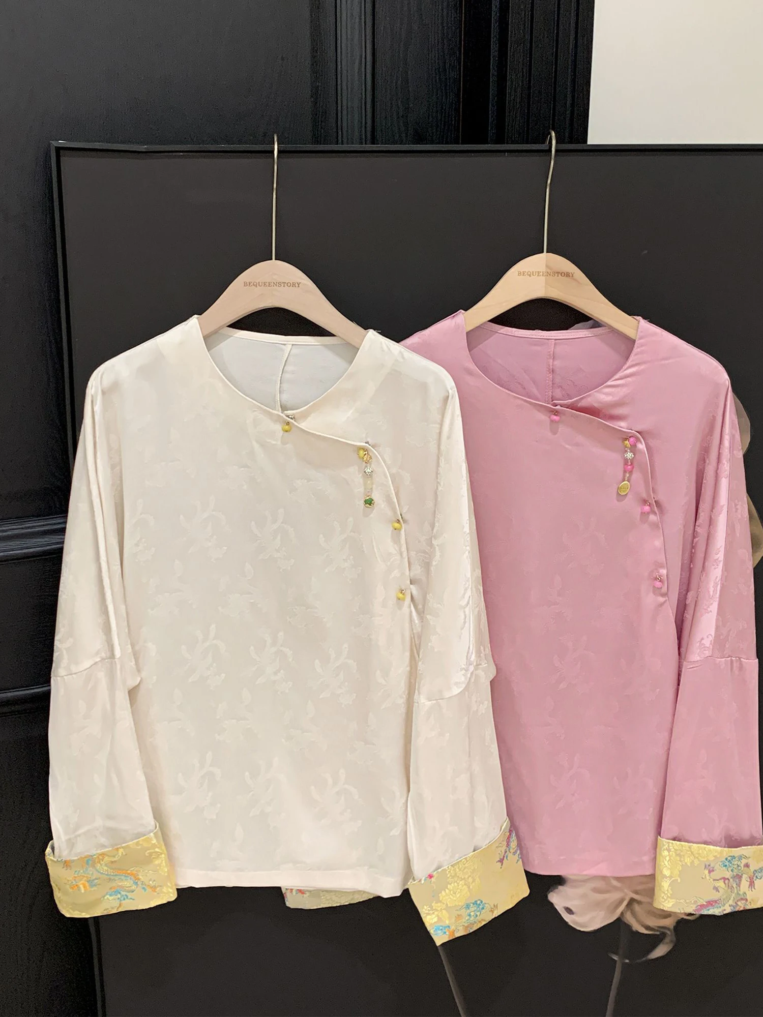 New Chinese Sle Refined Dragon Year Luy Embroidery Taste Top Women's Casual Loose Fit Long Sve round Ne irt
New Chinese Sle Refined Dragon Year Luy Embroidery Taste Top Women's Casual Loose Fit Long Sve round Ne irt