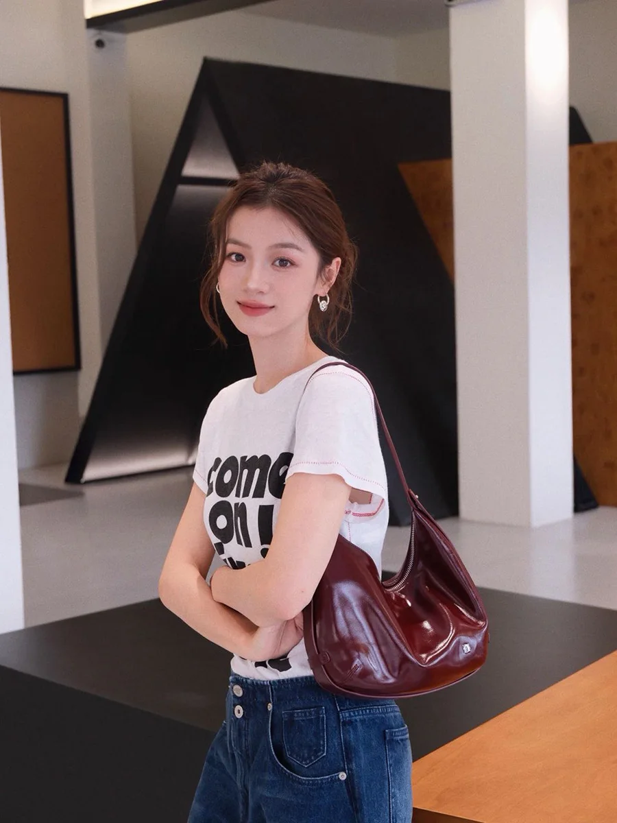Spring 2026 Casual Loose Fit Cotton T-irt Women's ort Sve round Ne Letter Print Faionable Versatile Basic Top
Spring 2026 Casual Loose Fit Cotton T-irt Women's ort Sve round Ne Letter Print Faionable Versatile Basic Top