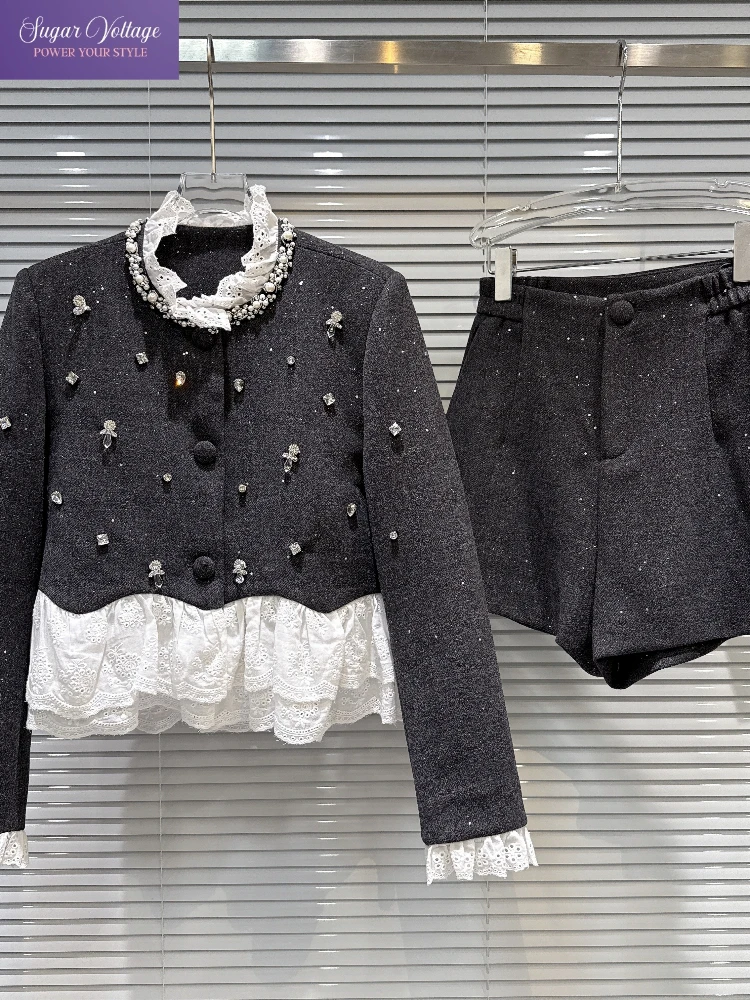 Корейский ретро-модный шикарный комплект из двух предметов, женская зимняя короткая куртка с бисером + шерстяные шорты, милый крутой кружевной лоскутный элегантный наряд
Корейский ретро-модный шикарный комплект из двух предметов, женская зимняя короткая куртка с бисером + шерстяные шорты, милый крутой кружевной лоскутный элегантный наряд