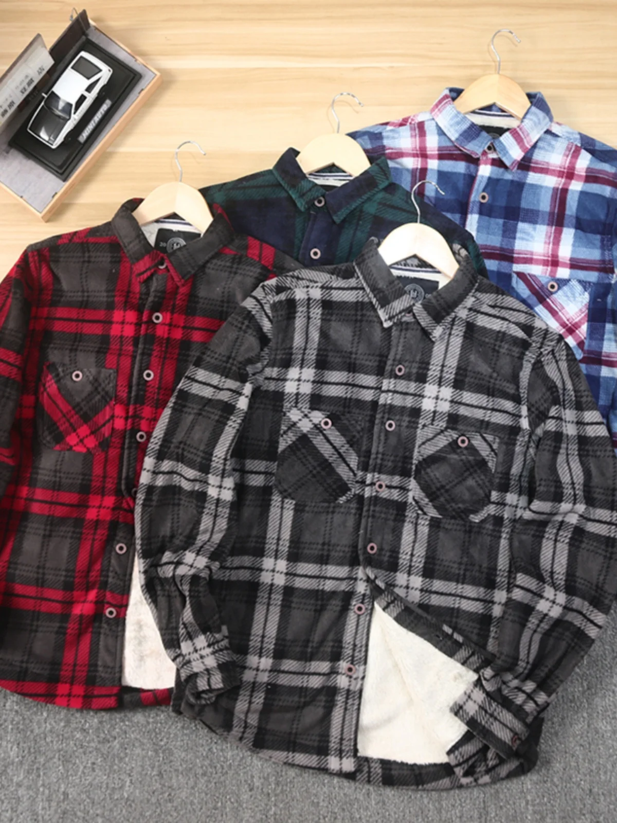 Men's Fleece Lined Thickened Long Sleeve Shirt Casual Vintage Plaid Standard Fit Warm Daily Wear Autumn Winter Fashion
Men's Fleece Lined Thickened Long Sleeve Shirt Casual Vintage Plaid Standard Fit Warm Daily Wear Autumn Winter Fashion