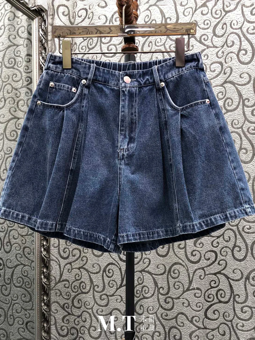 Milan Small Town Retro Blue Washed Lantern Pleated Elastic Waist Casual Denim Shorts Women's Mid-Aged Fashion Painted Butterf...
Milan Small Town Retro Blue Washed Lantern Pleated Elastic Waist Casual Denim Shorts Women's Mid-Aged Fashion Painted Butterf...