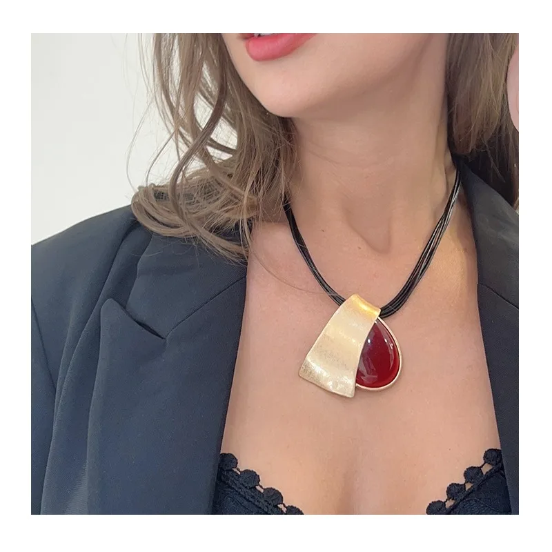 Specializing in Hot-selling Metal Necklaces, Fashionable and Popular Women's Jewelry, Exaggerated High-end Necklaces
Specializing in Hot-selling Metal Necklaces, Fashionable and Popular Women's Jewelry, Exaggerated High-end Necklaces