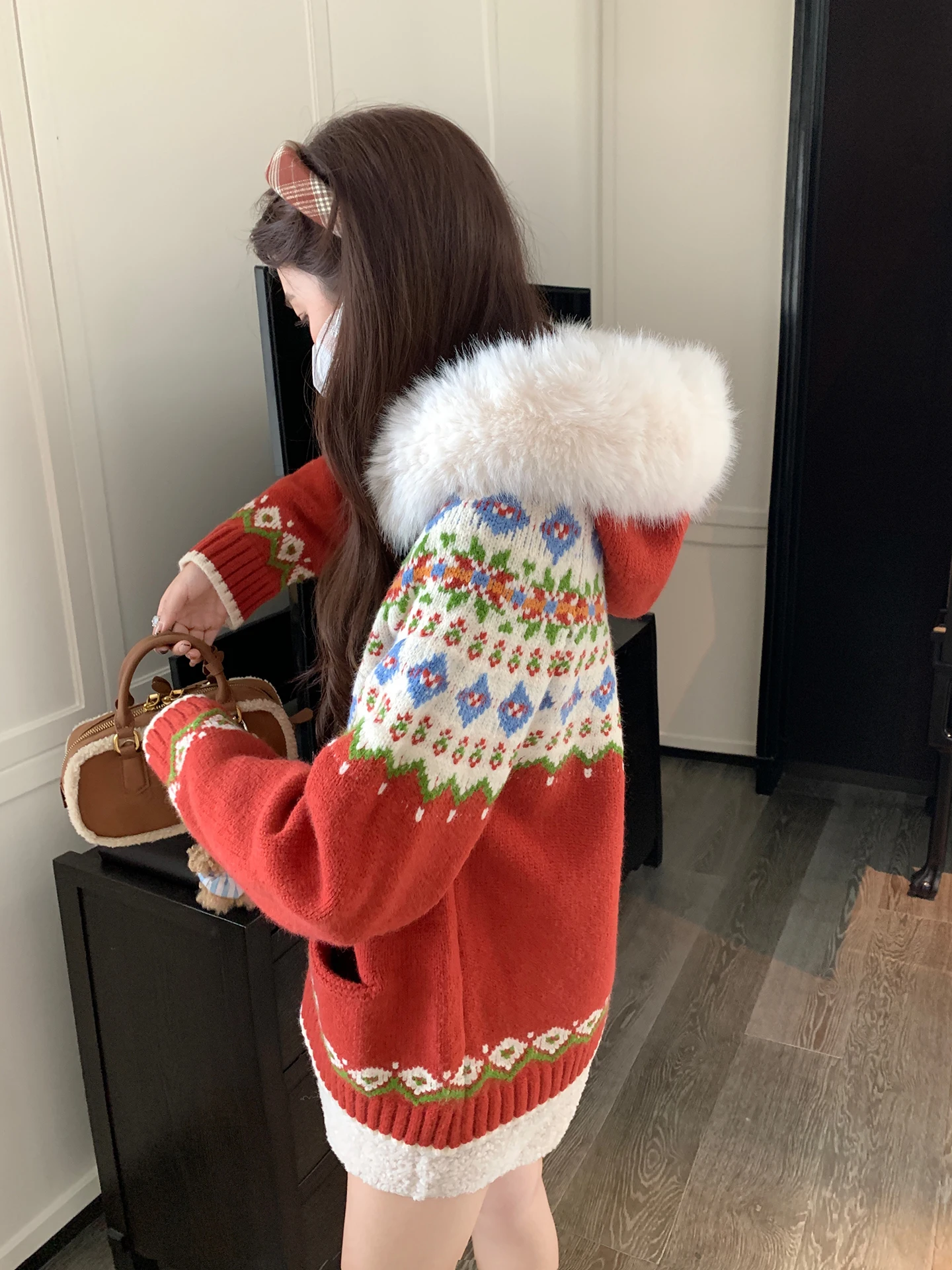 Blue Fair Isle Knitted Hat Women's Sweater 2025 New Autumn Winter Retro Color Blo Knitwear Coat Cardigan Floral Patterned
Blue Fair Isle Knitted Hat Women's Sweater 2025 New Autumn Winter Retro Color Blo Knitwear Coat Cardigan Floral Patterned