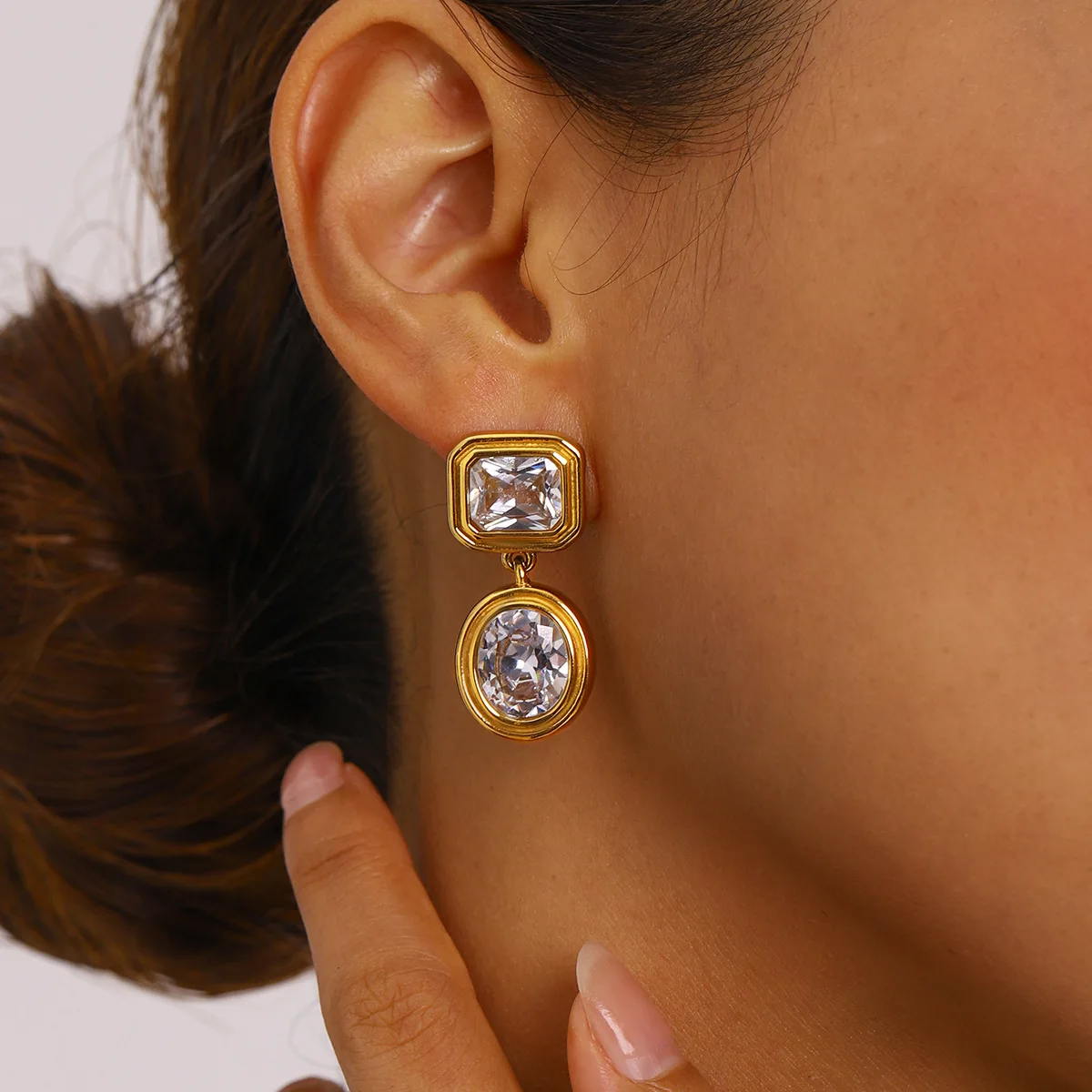 18k Gold Plated Stainless Steel High End White Zircon Geometric Earrings Prevent Allergy Temperament Fashion Charm Jewelry
18k Gold Plated Stainless Steel High End White Zircon Geometric Earrings Prevent Allergy Temperament Fashion Charm Jewelry