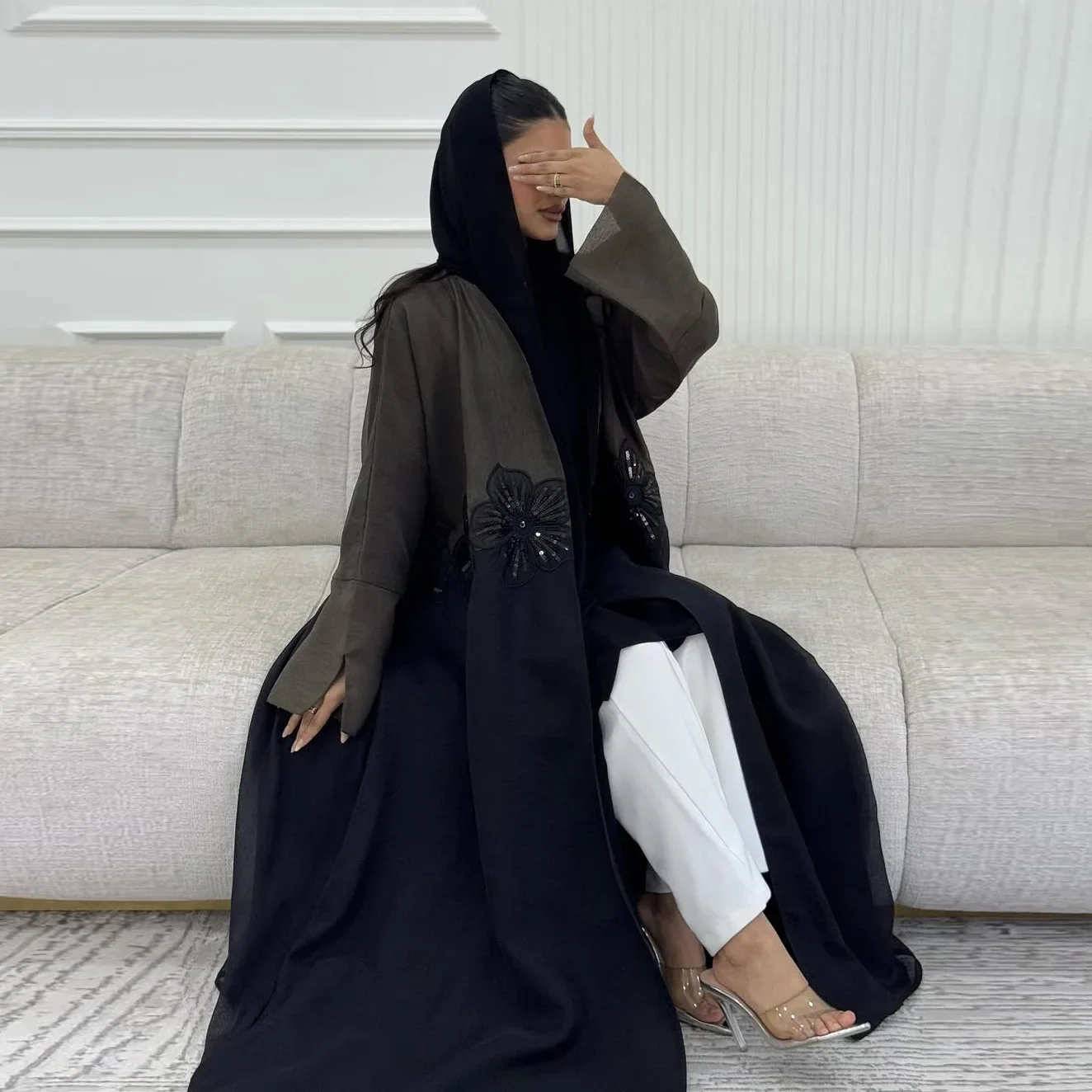Three-dimensional Applique Wrinkled Muslim Abaya Cardigan Fashion Abaya Robe Long Sleeve Dress
Three-dimensional Applique Wrinkled Muslim Abaya Cardigan Fashion Abaya Robe Long Sleeve Dress