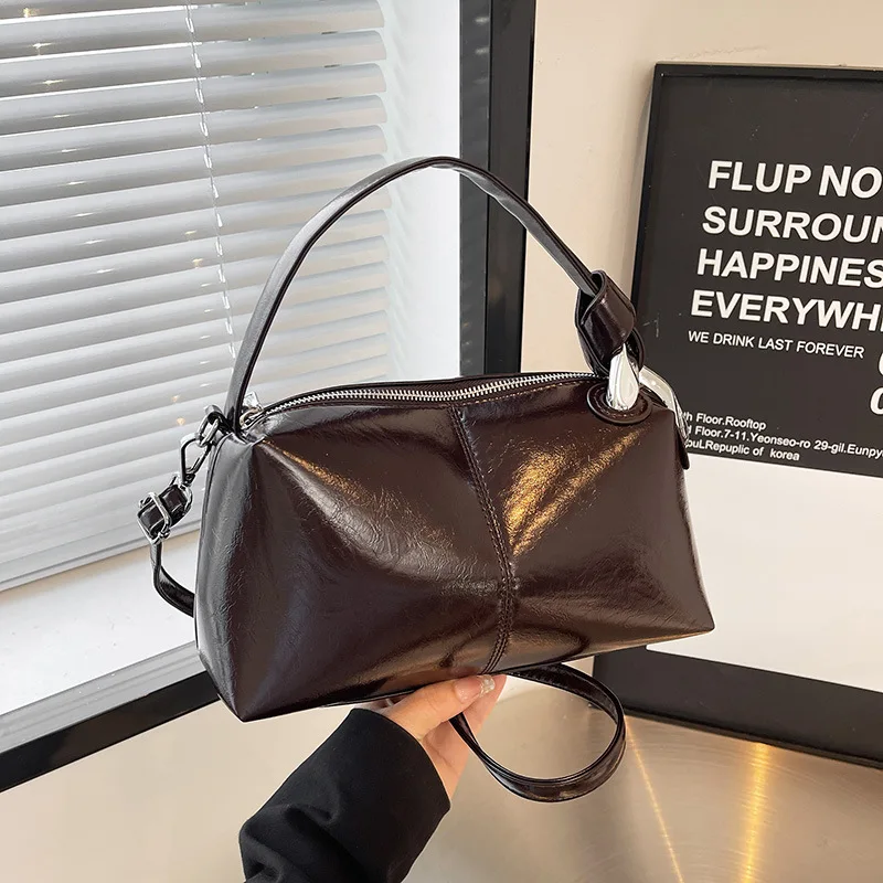 2025 Classic Shoulder Bag, Luxe Top Handle Purse for Women, Versatile Crossbody Tote, Minimalist Day to Night Bag, Textured
2025 Classic Shoulder Bag, Luxe Top Handle Purse for Women, Versatile Crossbody Tote, Minimalist Day to Night Bag, Textured