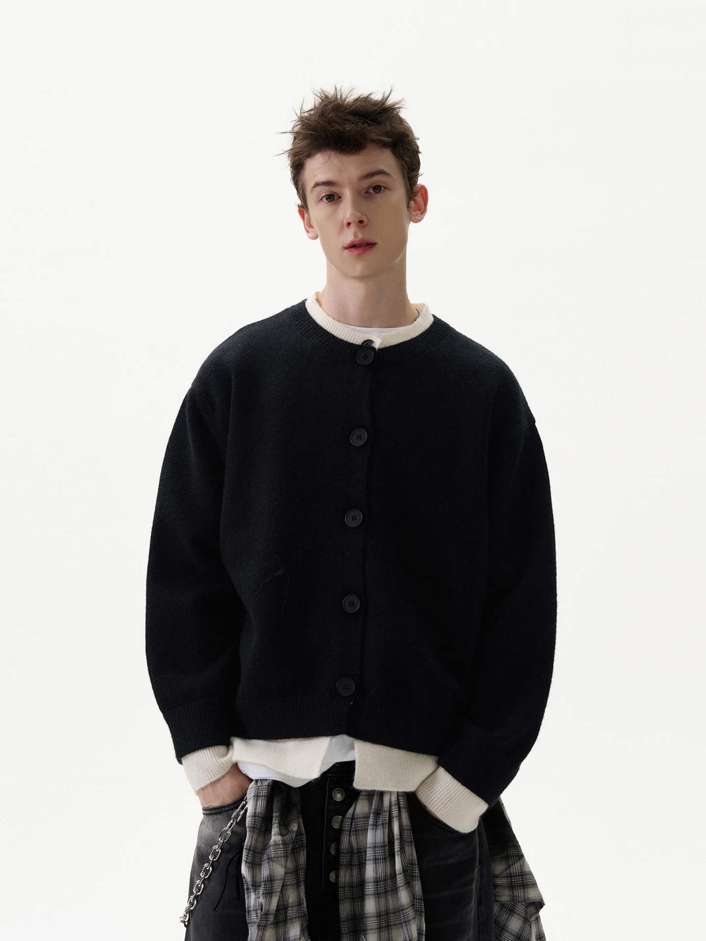 Американский ретро-кардиган в университетском стиле, имитация двухслойности, свободный крой, унисекс, осенне-зимний, новый, для пар, вязаный свитер
Американский ретро-кардиган в университетском стиле, имитация двухслойности, свободный крой, унисекс, осенне-зимний, новый, для пар, вязаный свитер