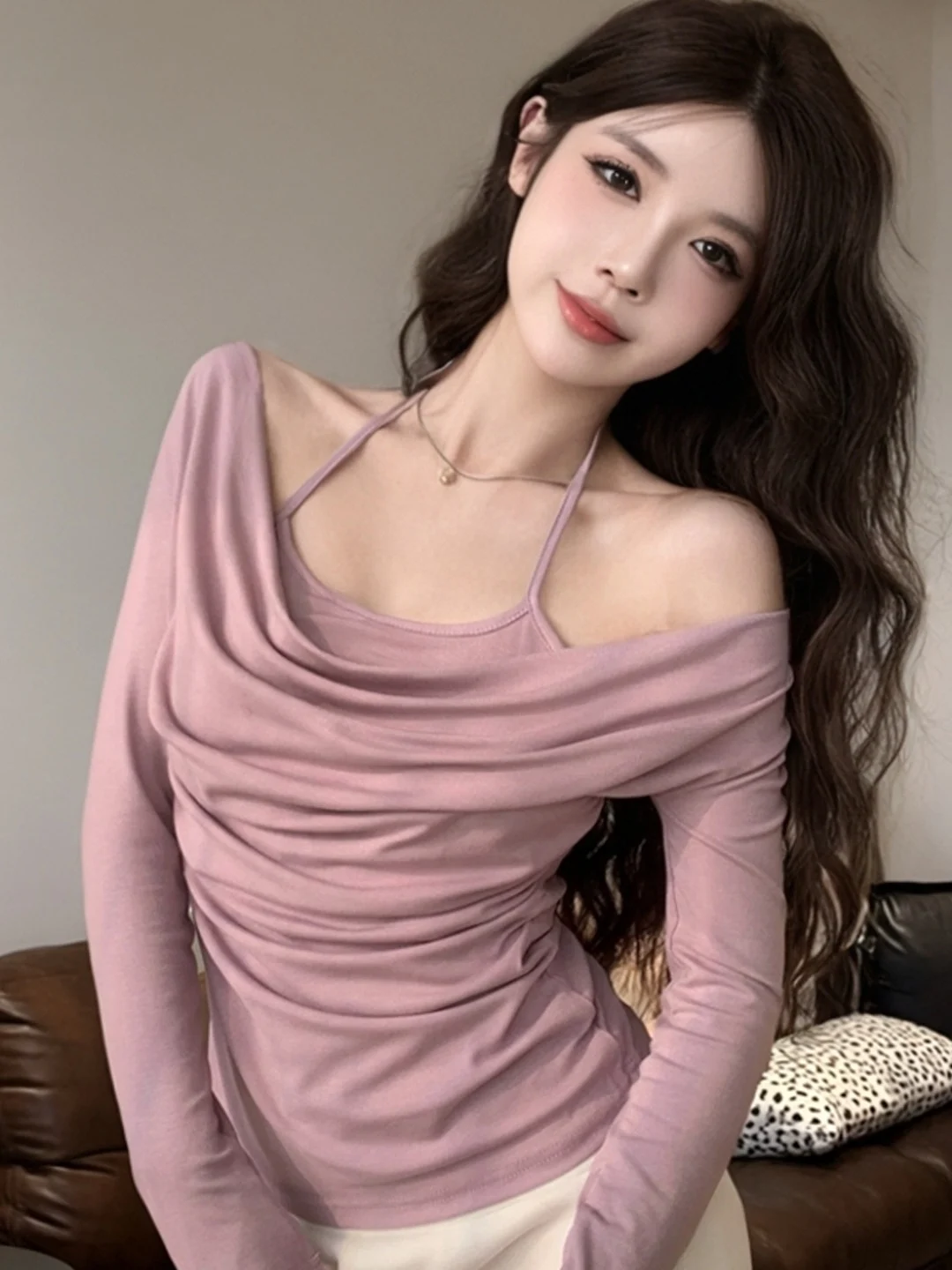 Slim Fit Long Sleeve T-Shirt Women's Winter Fashion New Style Neck Hanging Line Slimming Effect Pullover Top Pure Desirable S...
Slim Fit Long Sleeve T-Shirt Women's Winter Fashion New Style Neck Hanging Line Slimming Effect Pullover Top Pure Desirable S...