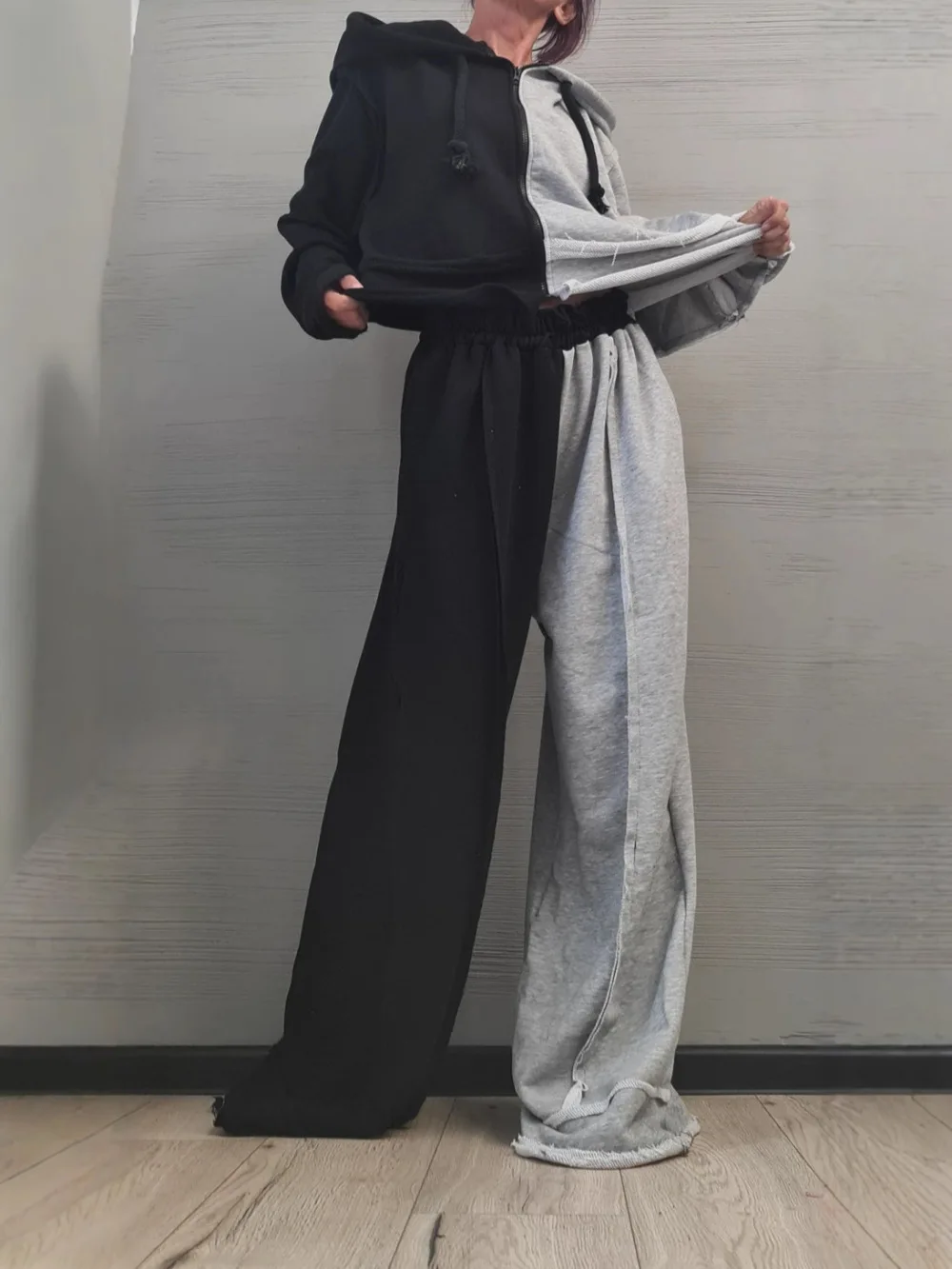 2025 Trendy Spring and Autumn New Style Color blocked Loose Design Hoodie and Pants Casual Sports Style Set
2025 Trendy Spring and Autumn New Style Color blocked Loose Design Hoodie and Pants Casual Sports Style Set