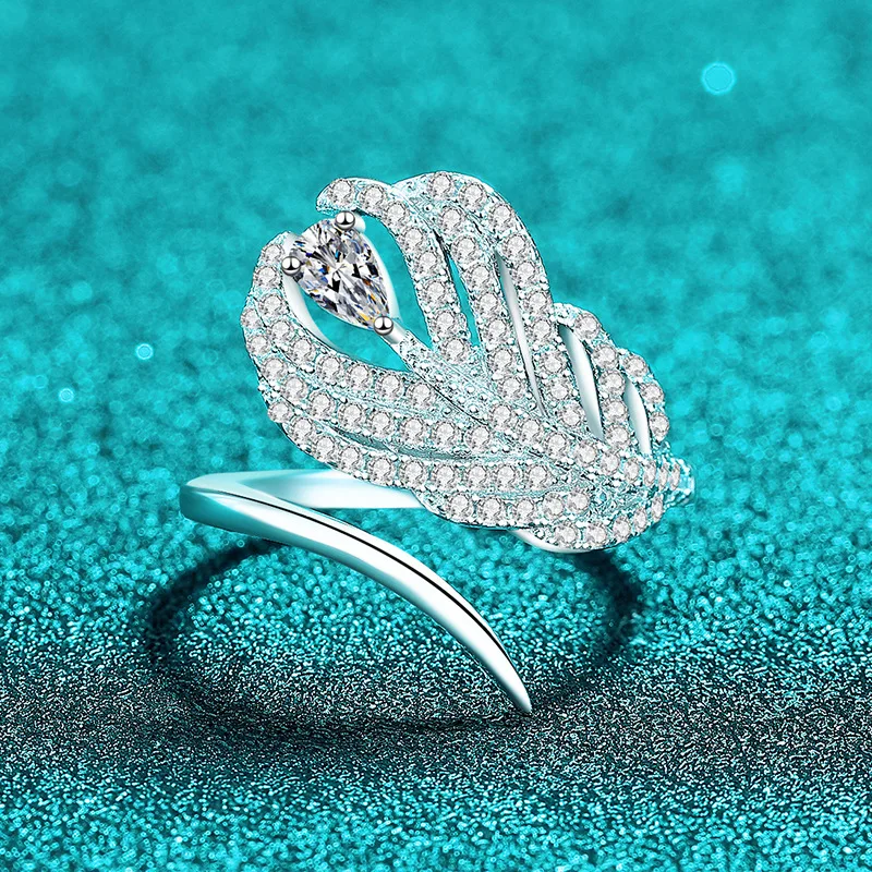 Elegant PT950 Platinum Women’s Full Moissanite Ring, Banana Leaf Feather Diamond Inlaid Open Ring, Exquisite and Luxurious Gift
Elegant PT950 Platinum Women’s Full Moissanite Ring, Banana Leaf Feather Diamond Inlaid Open Ring, Exquisite and Luxurious Gift