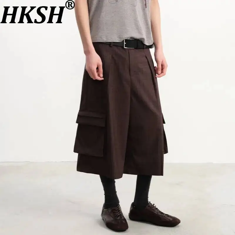 HKSH Spring Summer New Men's Tide Chic Plaid Pleated Cargo Cropped Pants Capris Double Patchwork Pockets Straight Shorts HK24360
HKSH Spring Summer New Men's Tide Chic Plaid Pleated Cargo Cropped Pants Capris Double Patchwork Pockets Straight Shorts HK24360