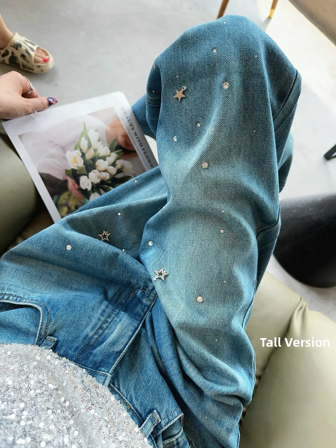 Прямые синие джинсы с удлиненной высокой талией, женские осенне-зимние длинные брюки для похудения с блестящими бриллиантами
Прямые синие джинсы с удлиненной высокой талией, женские осенне-зимние длинные брюки для похудения с блестящими бриллиантами