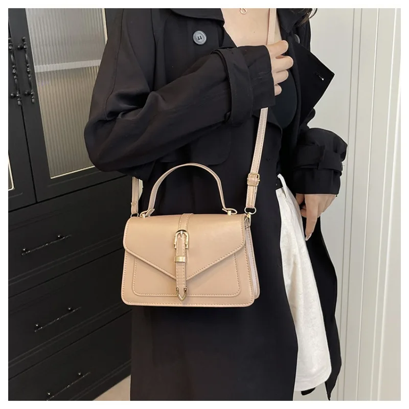 Women's Crossbody Bag Solid Color PU Leather Top Handle Flap Fashion Handbag Simple Design Stylish Messenger Shoulder Bag
Women's Crossbody Bag Solid Color PU Leather Top Handle Flap Fashion Handbag Simple Design Stylish Messenger Shoulder Bag