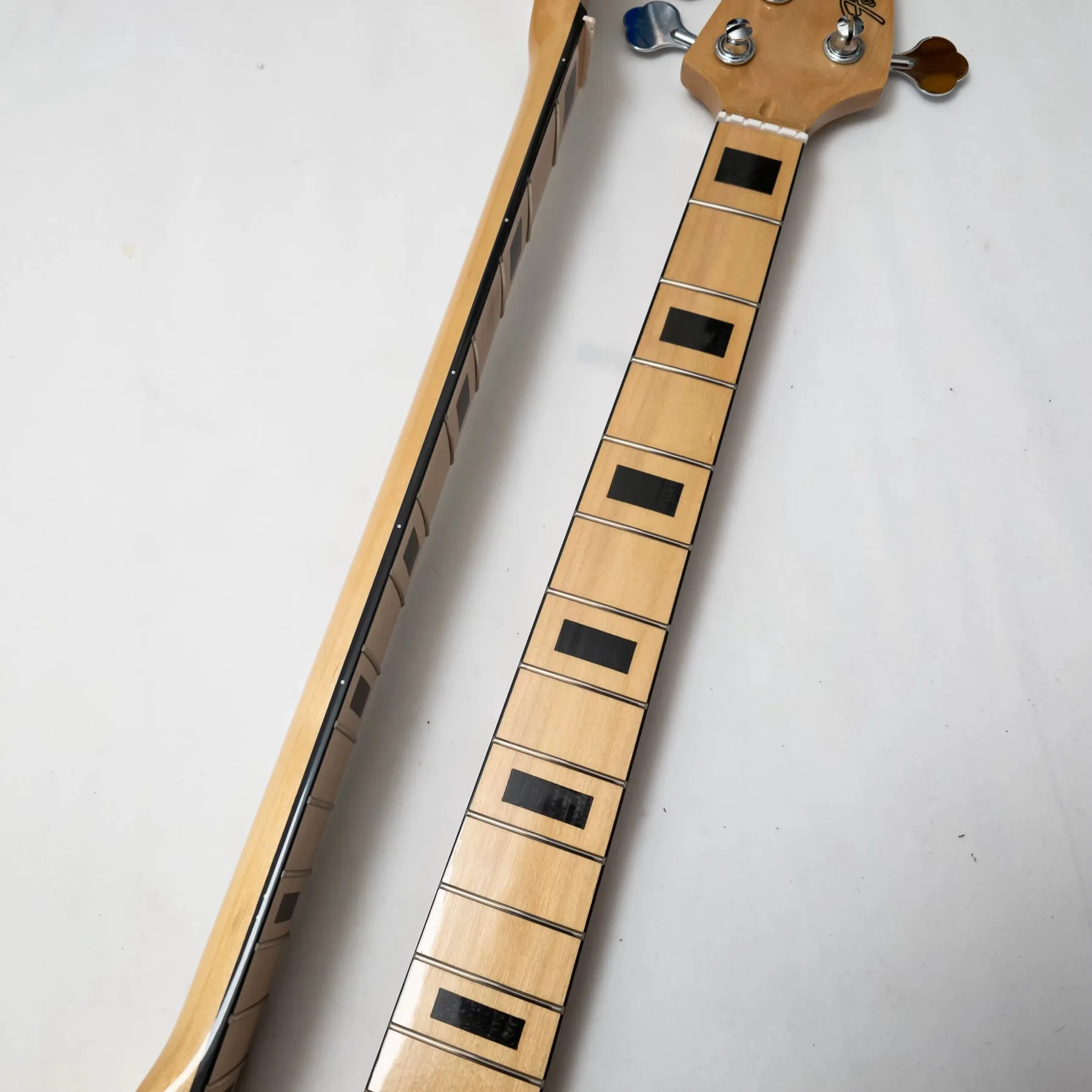 5 String Bass Guitar Neck Maple Fingerboard 20 Fret Bolt on Replacement Neck DIY Bass Parts with Or Without Tuners
5 String Bass Guitar Neck Maple Fingerboard 20 Fret Bolt on Replacement Neck DIY Bass Parts with Or Without Tuners