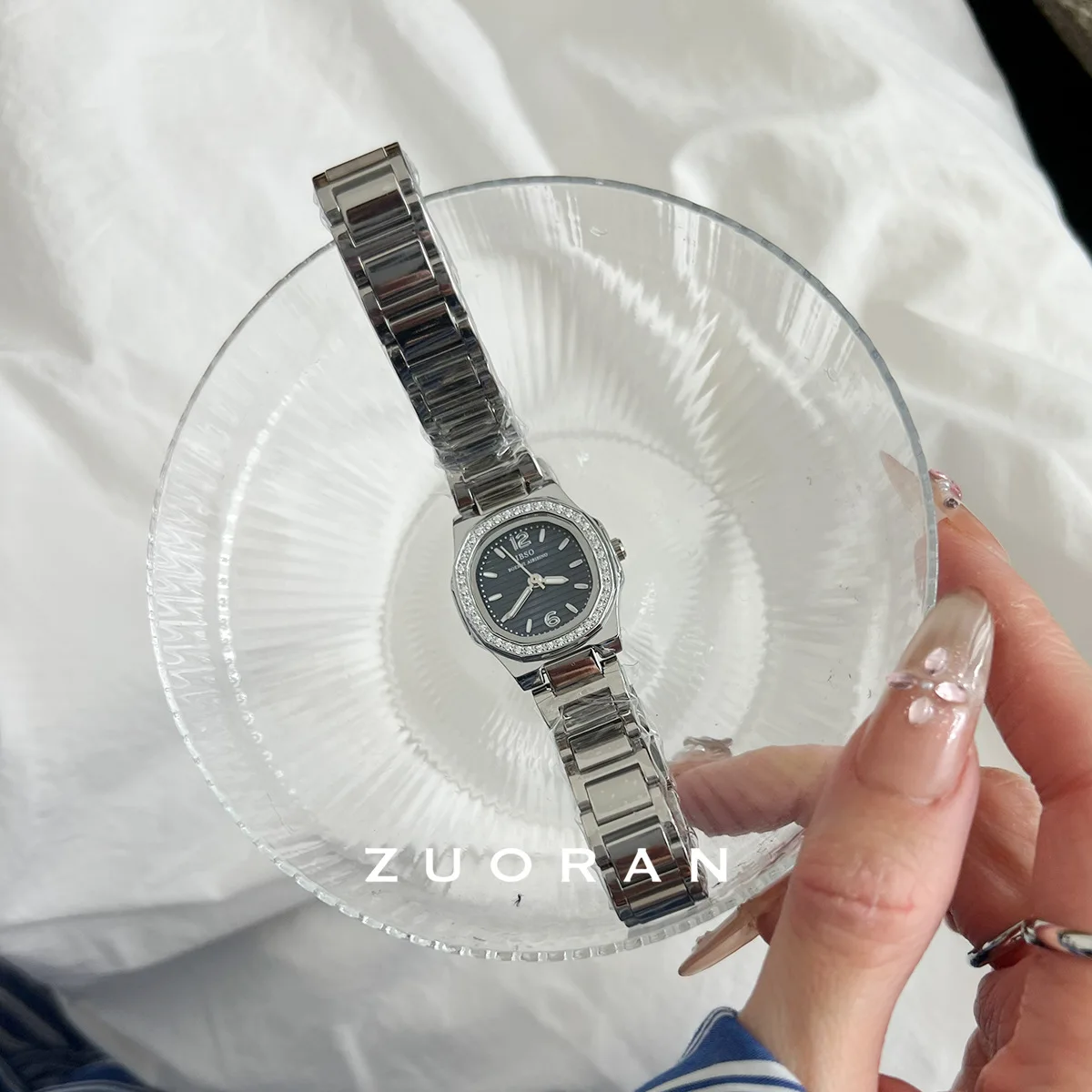 A Stylish And Sophisticated Women'S Watch WithASilver And Dark Blue DialPerfect For Elegant Women'S Wristwatches And Accessories
A Stylish And Sophisticated Women'S Watch WithASilver And Dark Blue DialPerfect For Elegant Women'S Wristwatches And Accessories