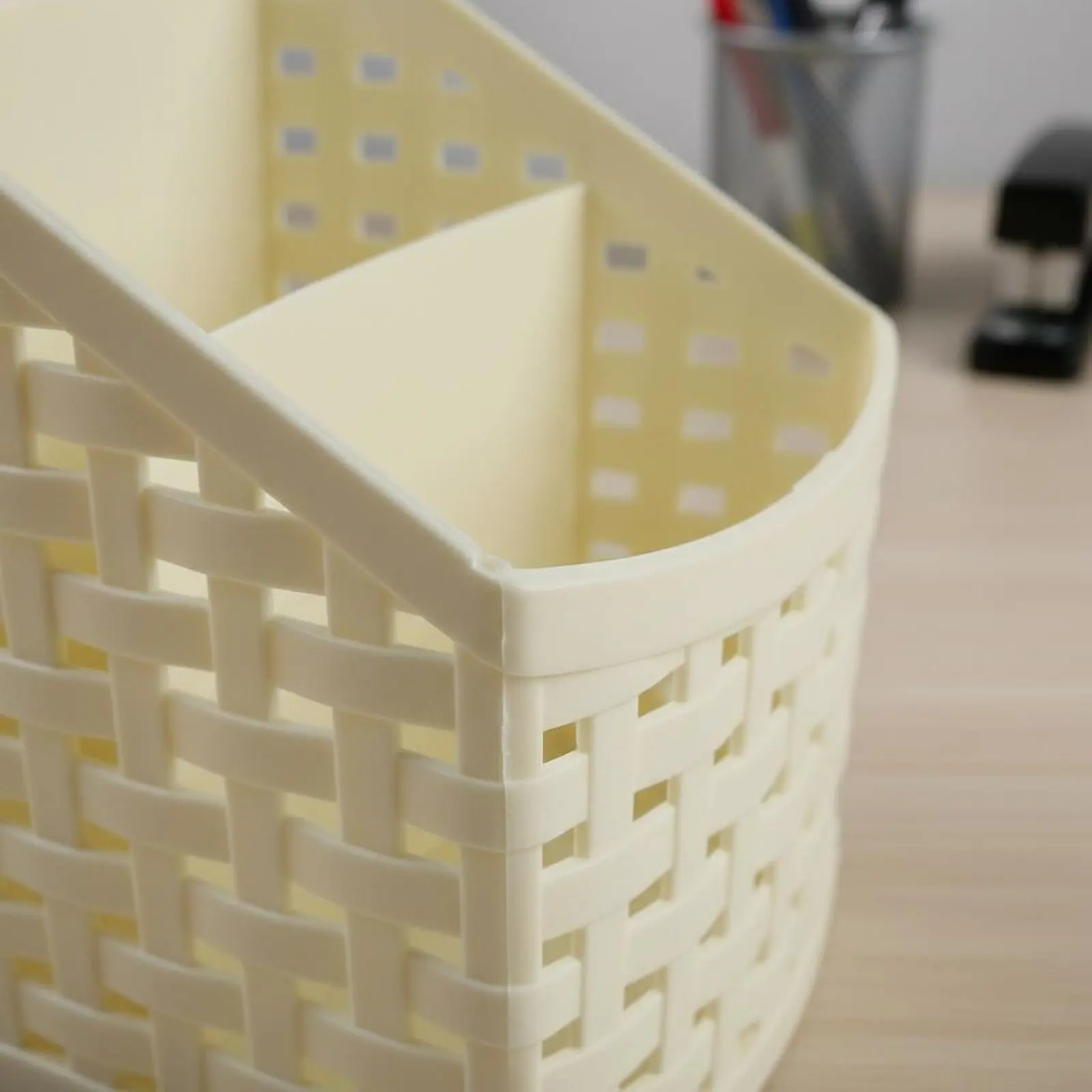 Slanted Stationery Organizer Stylish Design Desktop Storage Box Plastic Wicker-Design Storage Box Space Saving for Classroom
Slanted Stationery Organizer Stylish Design Desktop Storage Box Plastic Wicker-Design Storage Box Space Saving for Classroom