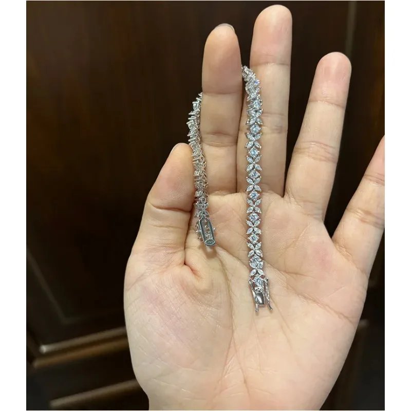 Kryos Jewelry Luxury Solid Platinum PT950 Full Diamond Moissanite Diamond Lucky Grass Bracelet Ins Niche Design Flower Bracelet
Kryos Jewelry Luxury Solid Platinum PT950 Full Diamond Moissanite Diamond Lucky Grass Bracelet Ins Niche Design Flower Bracelet