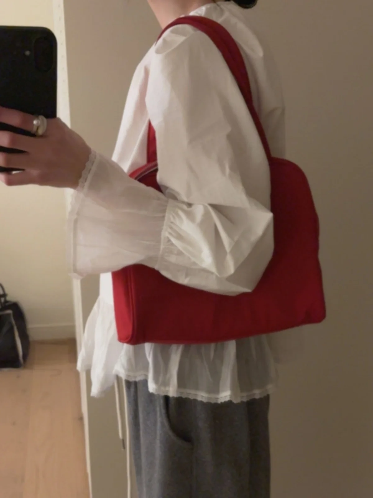 Корейская милая мягкая кукла irt, женская мода с рюшами Sve Overhead, универсальная весенняя модель irt Ele Top 
Корейская милая мягкая кукла irt, женская мода с рюшами Sve Overhead, универсальная весенняя модель irt Ele Top