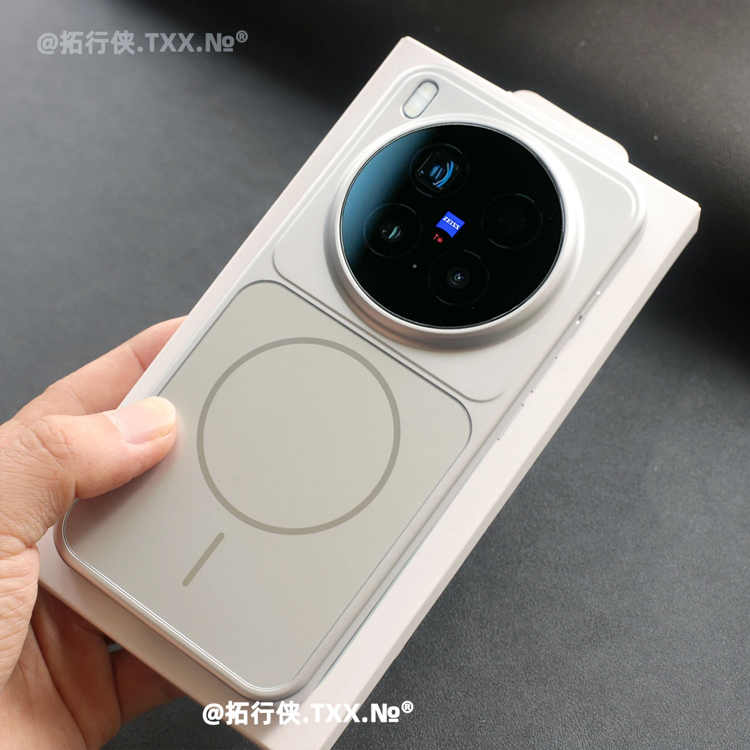 Чехол для VIVO X300 Pro x300, простой и стильный магнитный матовый приятный для кожи чехол для ПК для Vivo X300 Pro, противоударный бампер, принципиально
Чехол для VIVO X300 Pro x300, простой и стильный магнитный матовый приятный для кожи чехол для ПК для Vivo X300 Pro, противоударный бампер, принципиально